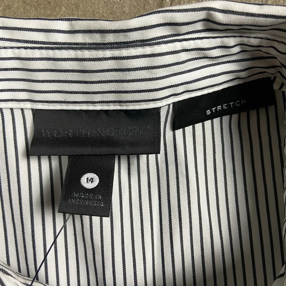 NWT Worthington Button Down Shirt Women's Size Medium White Pinstripe Pattern